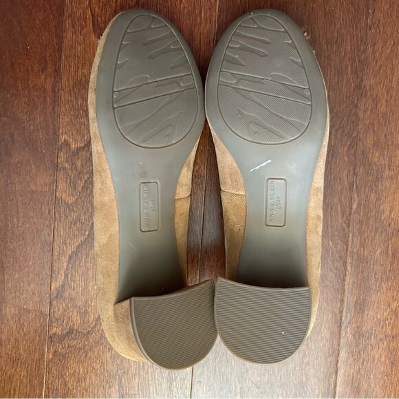 Anne Klein “Happy” Suede Block Heel Pump w/ Gold Tipped Pom Pom On Toe, Size 7.5 - Picture 13 of 14